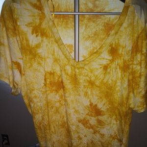 Woman's yellow tye dye t shirt